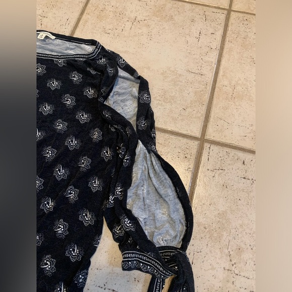 MAX STUDIO S/P Black & White Cold-Shoulder Tie-Sleeve Top - Picture 4 of 6